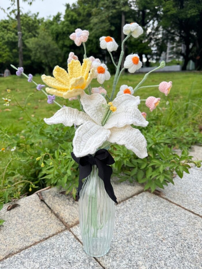 Crochet Flowers in Vase, Finished Product, White Lily(No Vase)