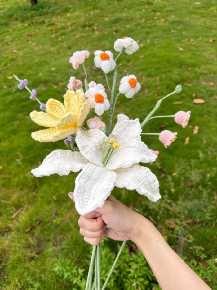 Crochet Flowers in Vase, Finished Product, White Lily(No Vase)