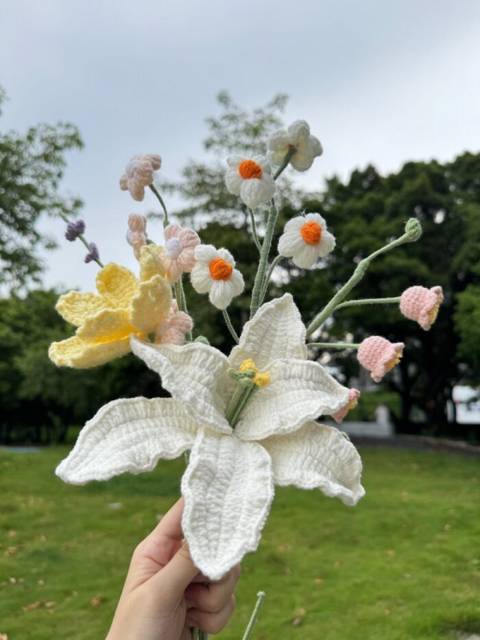 Crochet Flowers in Vase, Finished Product, White Lily(No Vase)